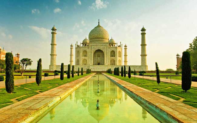 Taj mahal dan masjid raya delhi dibangun pada masa pemerintahan